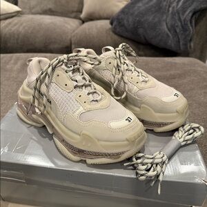 Balenciaga Sneakers - almost perfect condition!
